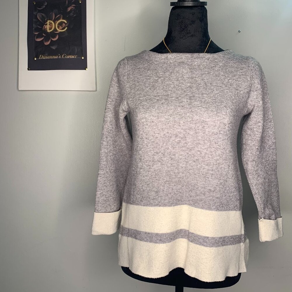 Maxx Studio Women's Sweater Gray and White Size XS.